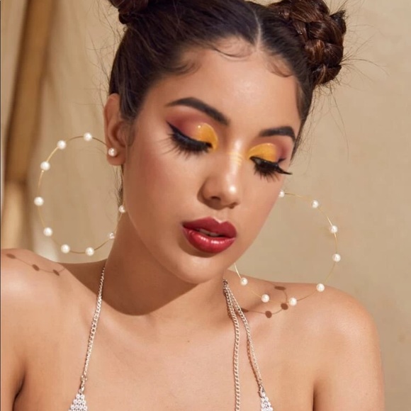 🆕 Oversized Faux Pearl Hoops - Picture 2 of 4